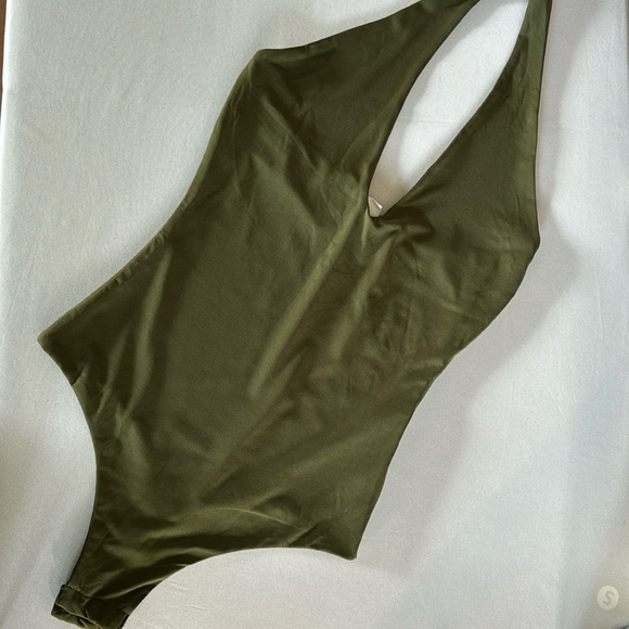 SweatyRocks Women's Deep V Sleeveless Backless Halter Bodysuit small army green - Picture 4 of 8